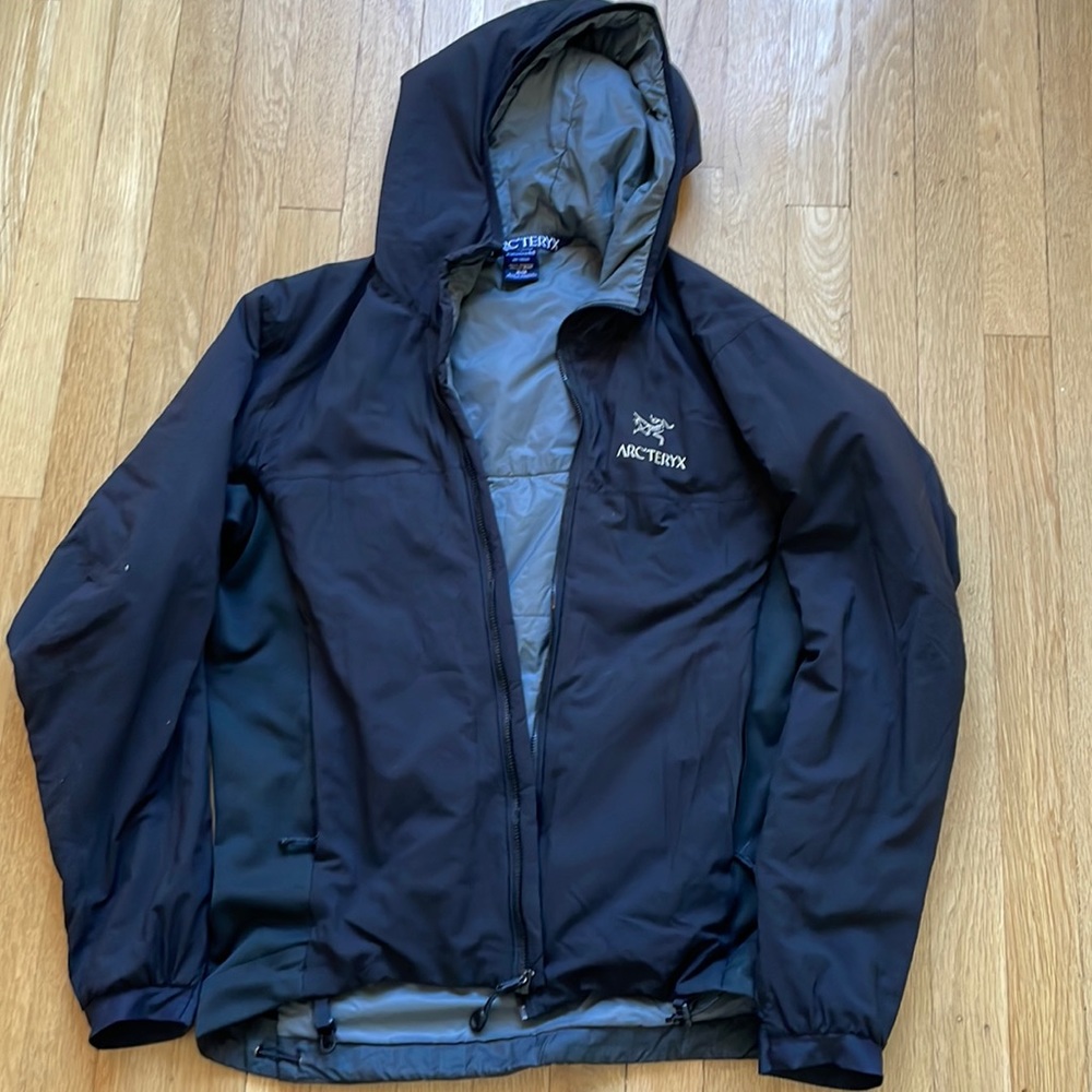Arcteryx men’s medium atom LT jacket.